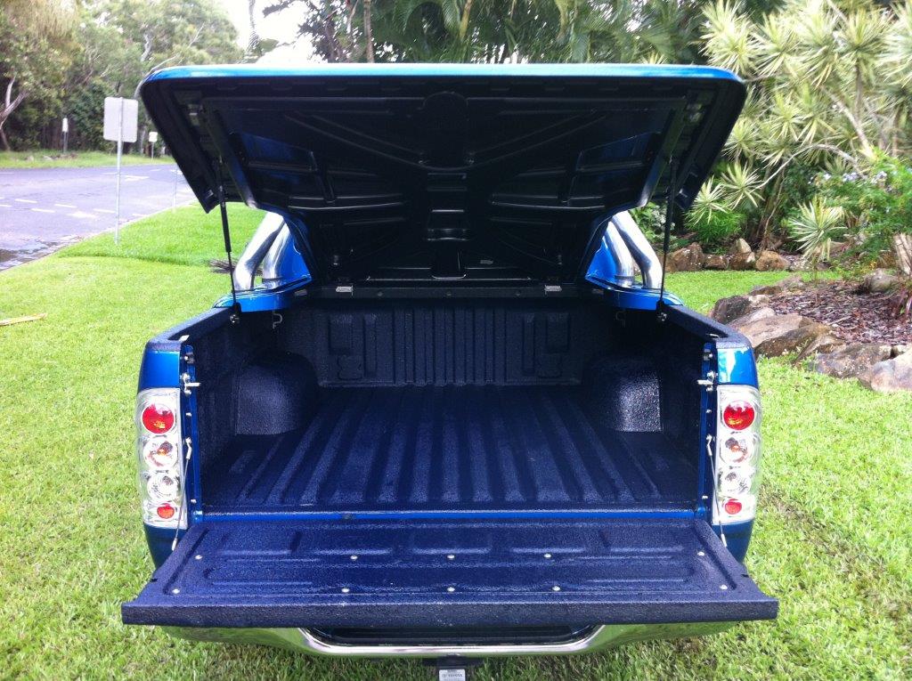 Speedliner® Spray In Bed Liner for Trucks in Dark Blue